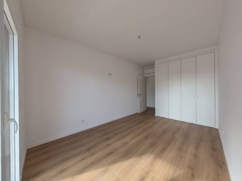 Apartamento T3 na Urbanização Colinas do Cruzeiro, Odivelas.