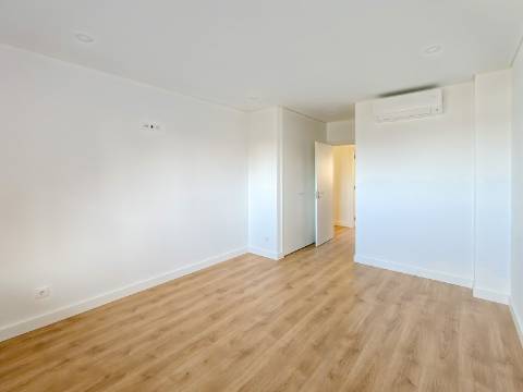 Apartamento Novo T3 com Garagem em Paradela, Santo António dos Cavaleiros
