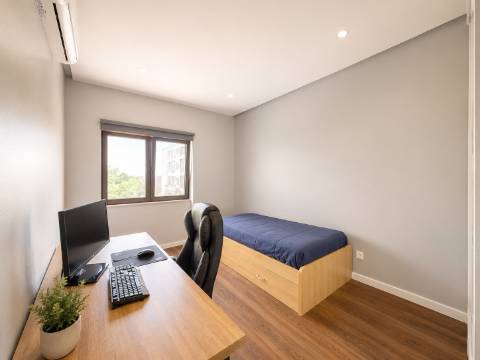 Apartamento T4 Remodelado em Oeiras | 134 m² | Vista Rio | Ar Condicionado | Pronto a Habitar