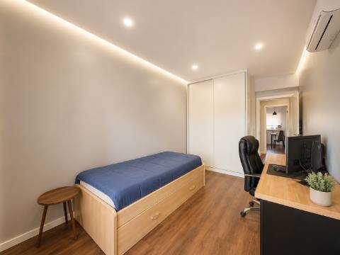 Apartamento T4 Remodelado em Oeiras | 134 m² | Vista Rio | Ar Condicionado | Pronto a Habitar