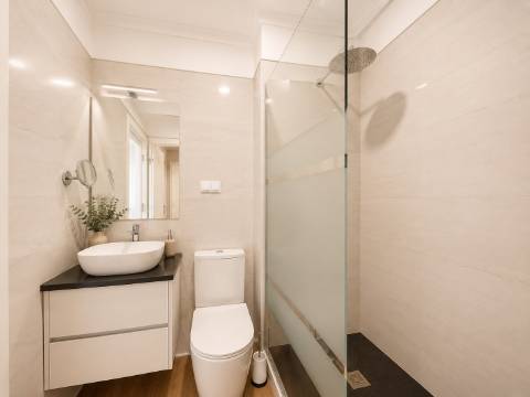 Apartamento T4 Remodelado em Oeiras | 134 m² | Vista Rio | Ar Condicionado | Pronto a Habitar