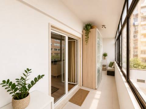 Apartamento T4 Remodelado em Oeiras | 134 m² | Vista Rio | Ar Condicionado | Pronto a Habitar