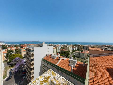 Apartamento T4 Remodelado em Oeiras | 134 m² | Vista Rio | Ar Condicionado | Pronto a Habitar