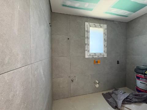 Moradia Geminada T4 com piscina em Fernão Ferro