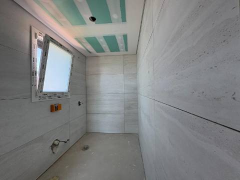 Moradia Geminada T4 com piscina em Fernão Ferro