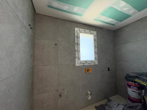 Moradia Geminada T4 com piscina em Fernão Ferro