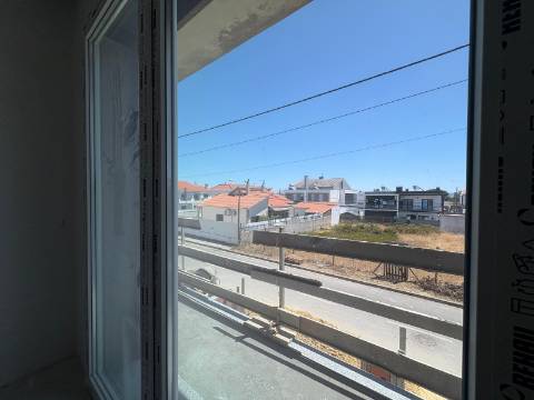 Moradia Geminada T4 com piscina em Fernão Ferro