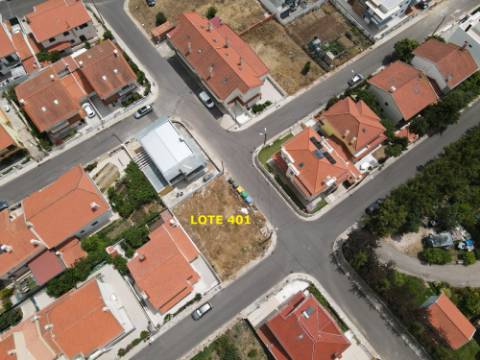 Terreno com Projeto Aprovado para Construção de Moradia T4 | Licença de Construção Paga | Famões | Odivelas