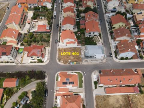 Terreno com Projeto Aprovado para Construção de Moradia T4 | Licença de Construção Paga | Famões | Odivelas