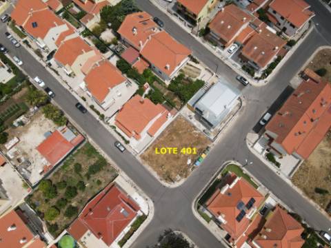 Terreno com Projeto Aprovado para Construção de Moradia T4 | Licença de Construção Paga | Famões | Odivelas