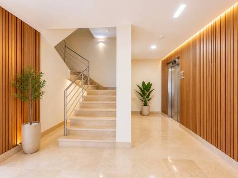 T4 Novo Pronto a Escriturar em Caneças | 2 Suites | Box + Parqueamento | Arrecadação | Classe Energética A+