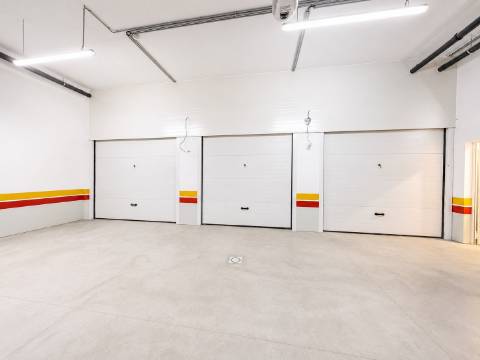 T4 Novo Pronto a Escriturar em Caneças | 2 Suites | Box + Parqueamento | Arrecadação | Classe Energética A+