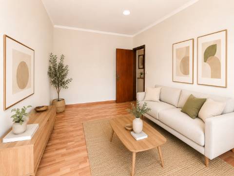 T2 Remodelado no Centro de Odivelas | Excelente Luminosidade | Cozinha Equipada | Disponível Imediatamente