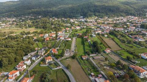 Lote totalmente infraestruturado em Moledo (S.ª Pé da Cruz)