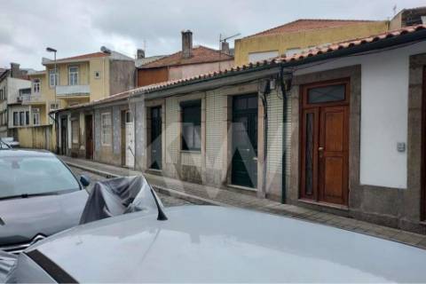 Moradia para renovar na Rua Fontinha - Baixa do Porto