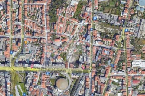 Moradia para renovar na Rua Fontinha - Baixa do Porto