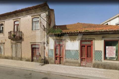 FANTÁSTICO IMÓVEL URBANO PARA CONSTRUÇÃO OU REABILITAÇÃO, NO CENTRO DE OVAR