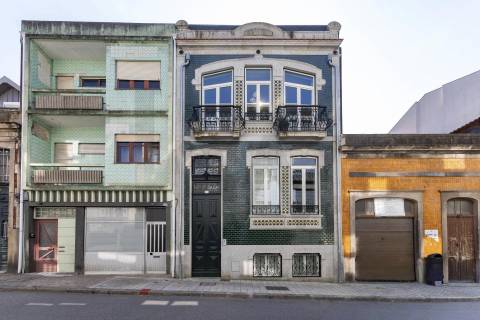 Apartamento no Bonfim com Varanda, 2 quartos e Localização Estratégica entre a Baixa e Campanhã