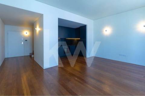 Apartamento no Bonfim com Varanda, 2 quartos e Localização Estratégica entre a Baixa e Campanhã