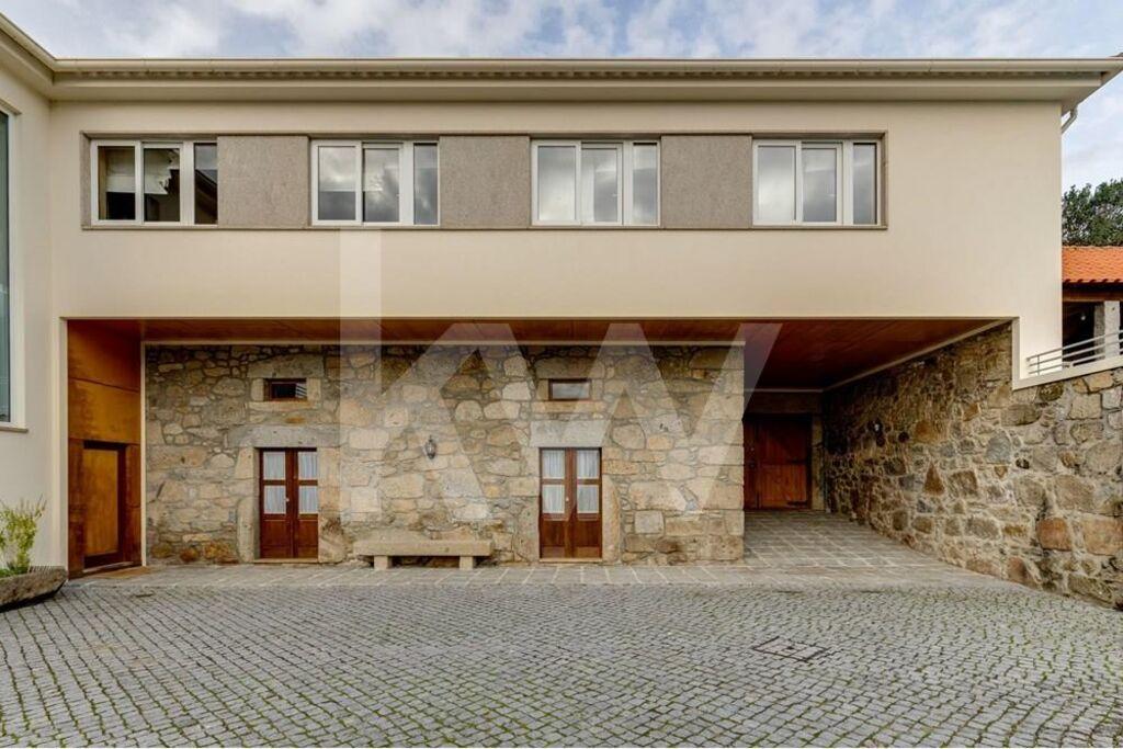 Quinta T4 com piscina, ringue de futebol (quase 20.000M2) em Navarra - Braga