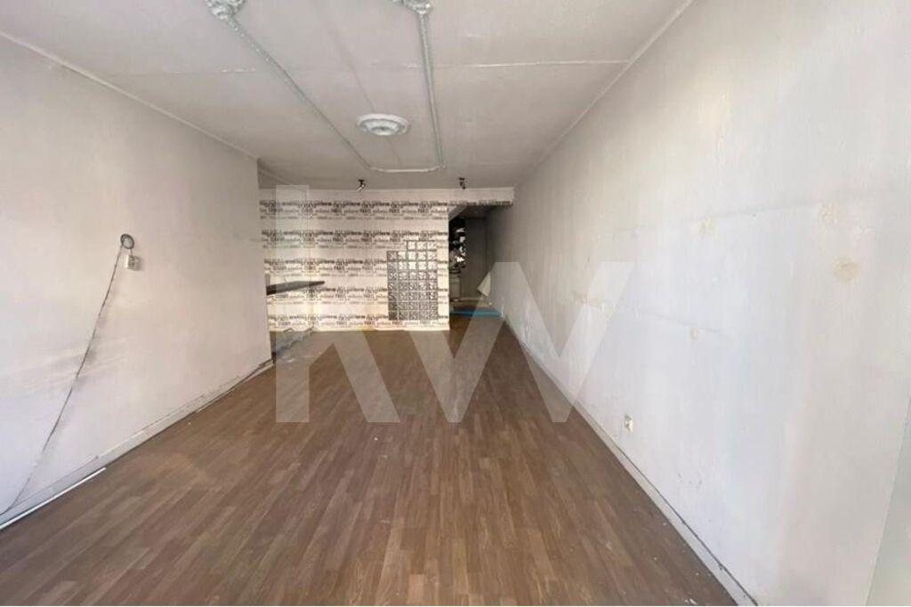 Prédio no centro do Porto com potencial de construção para habitação ou comércio