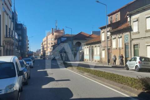 Terreno urbano com 378 m2 | Av. do Conde, S.M.Infesta | viabilidade prédio 5 andares
