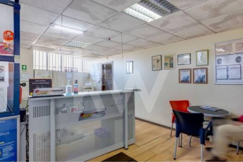 Stand e Oficina - EN 222 - Avintes - V.N.Gaia