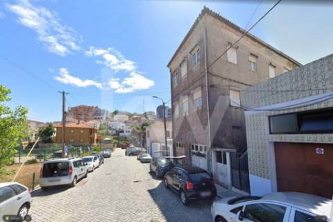 PRÉDIOS EM PROPRIEDADE TOTAL, PARA CONVERSÃO EM 10 APARTAMENTOS T1 (VILA NOVA DE GAIA)
