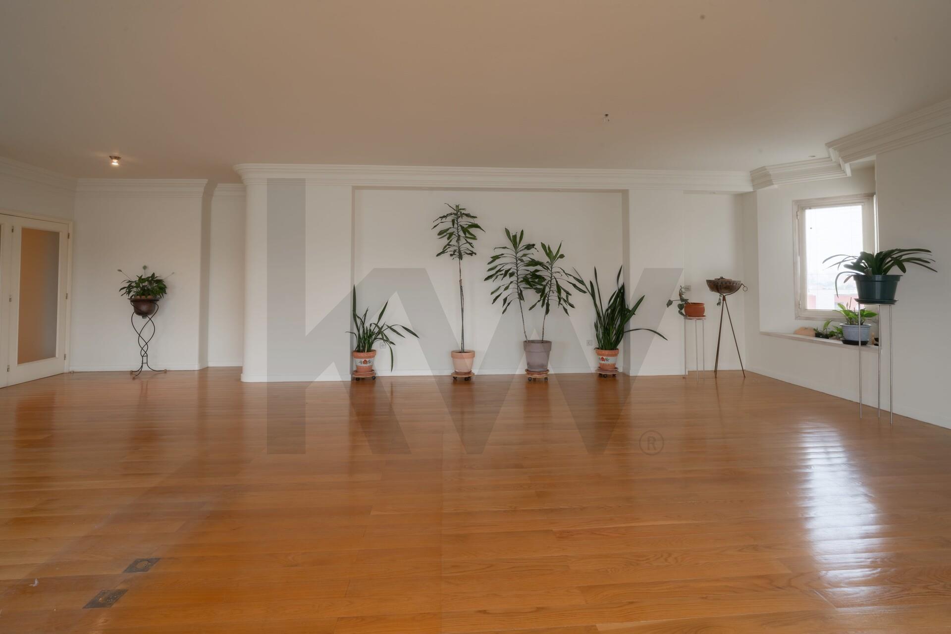 Apartamento T5 de prestígio com garagem na Casa da Música, Porto