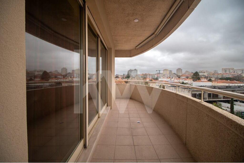 Apartamento T5 de prestígio com garagem na Casa da Música, Porto