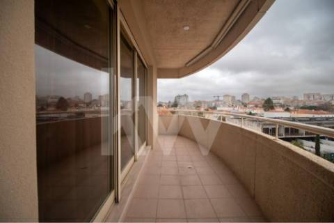 Apartamento T5 de prestígio com garagem na Casa da Música, Porto