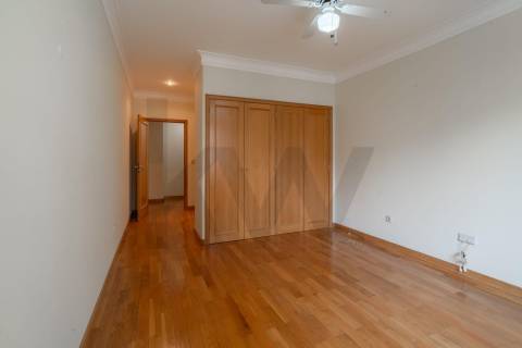 Apartamento T5 de prestígio com garagem na Casa da Música, Porto