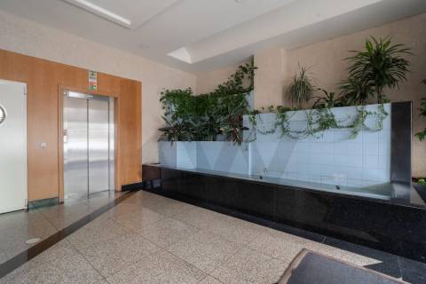 Apartamento T5 de prestígio com garagem na Casa da Música, Porto