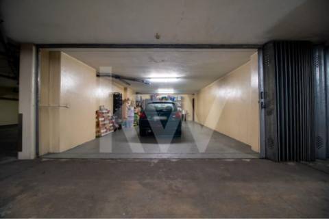 Apartamento T5 de prestígio com garagem na Casa da Música, Porto