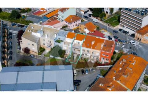 Moradia T4+1 à Efanor com licença de AL