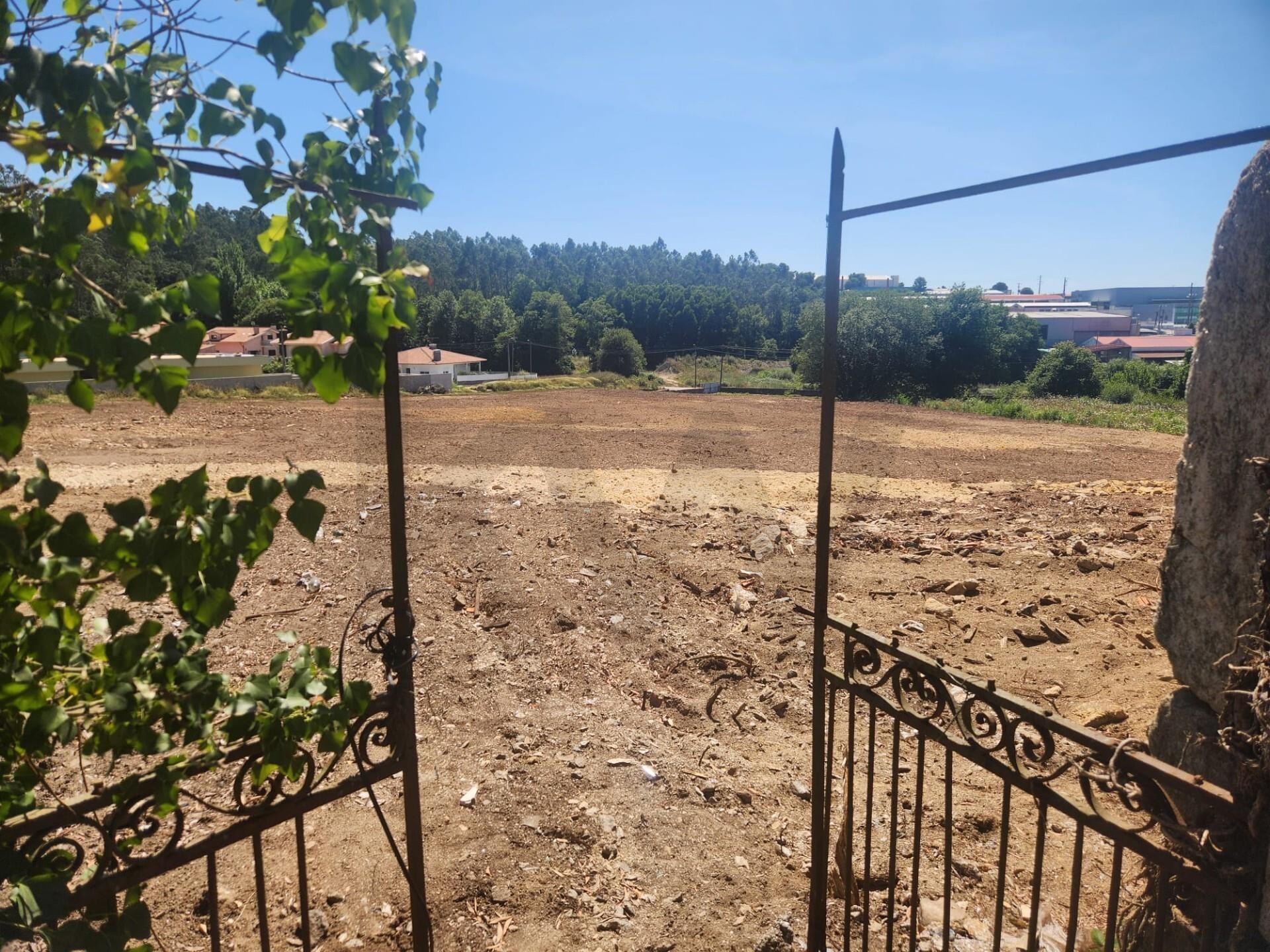 Terreno para construção em LOUROSA com PIP aprovado para 14 Moradias