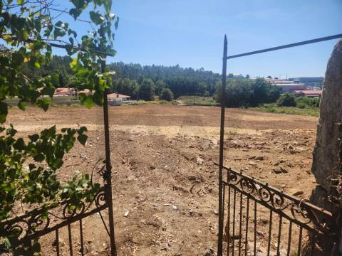 Terreno para construção em LOUROSA com PIP aprovado para 14 Moradias