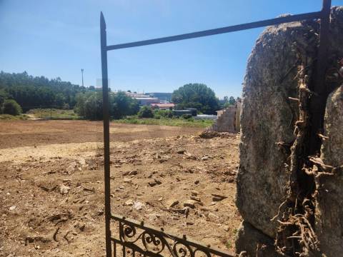 Terreno para construção em LOUROSA com PIP aprovado para 14 Moradias