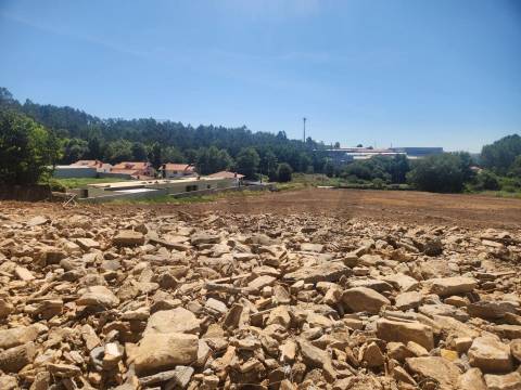 Terreno para construção em LOUROSA com PIP aprovado para 14 Moradias