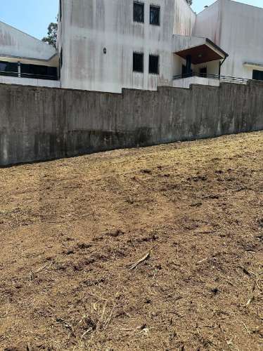 FANTÁSTICO LOTE PARA CONSTRUÇÃO COM 1.100 M2 EM ESPINHO