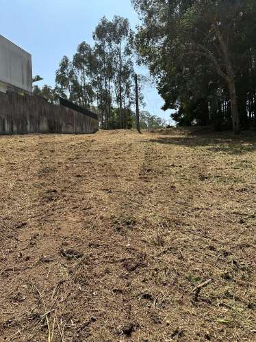 FANTÁSTICO LOTE PARA CONSTRUÇÃO COM 1.100 M2 EM ESPINHO
