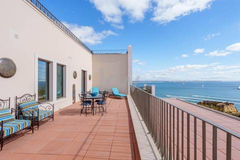 Moradia Icónica à Beira-Mar com Vista Panorâmica e Acesso Direto à Praia – Lagos, Algarve