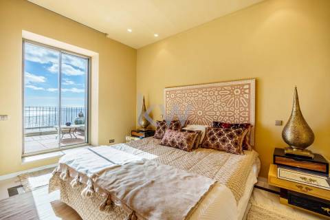 Moradia Icónica à Beira-Mar com Vista Panorâmica e Acesso Direto à Praia – Lagos, Algarve