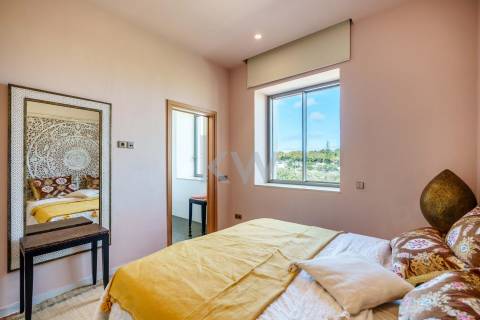 Moradia Icónica à Beira-Mar com Vista Panorâmica e Acesso Direto à Praia – Lagos, Algarve