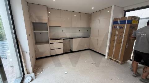 🏛️ Exclusividade --- T2 com terraço - 2 frentes-  102 m2