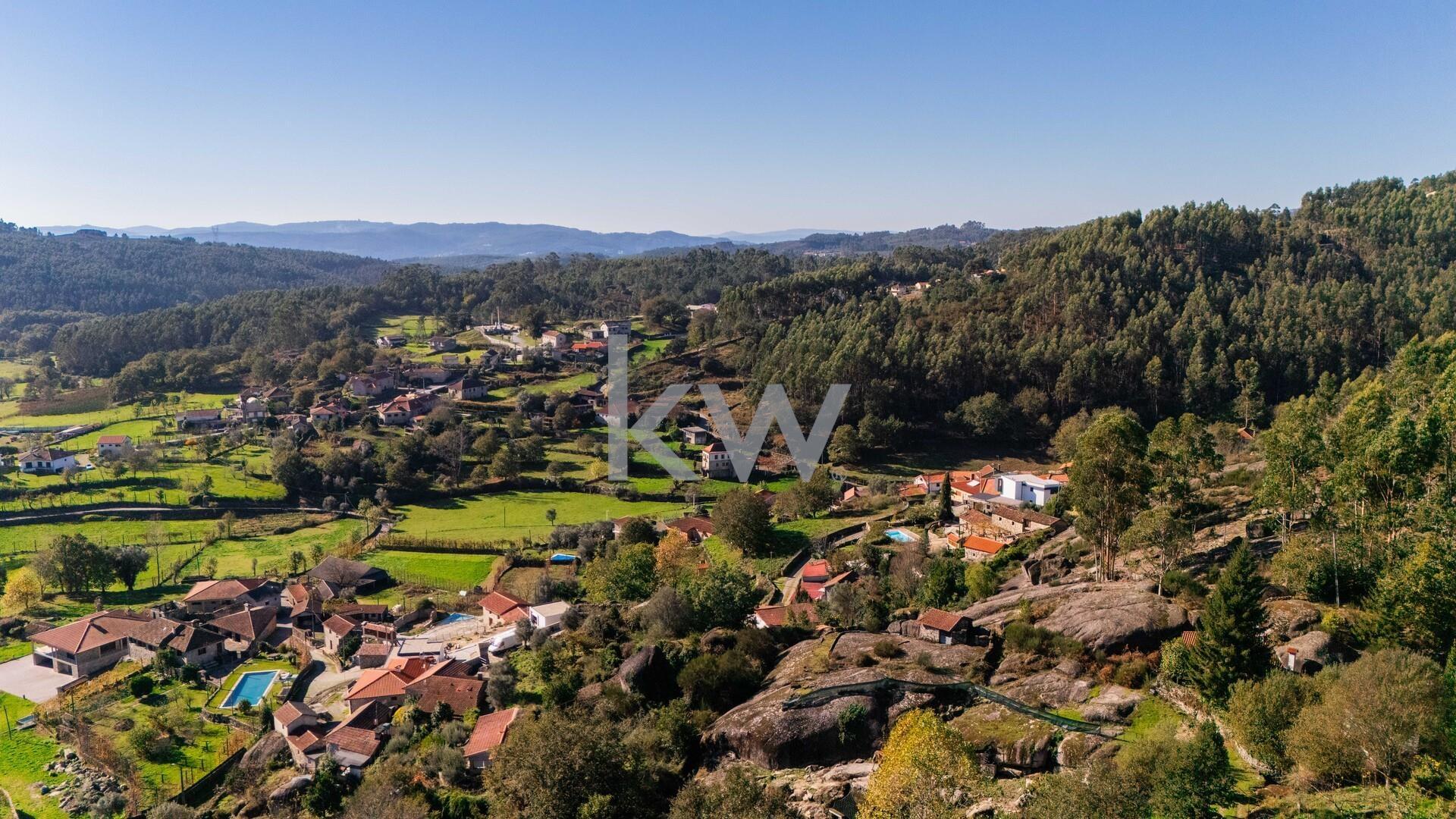 Terreno com viabilidade construtiva próximo do Gerês