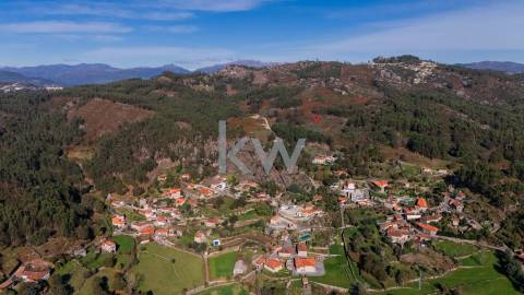 Terreno com viabilidade construtiva próximo do Gerês