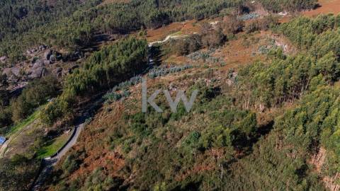 Terreno com viabilidade construtiva próximo do Gerês