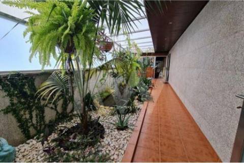Moradia com acabamentos de luxo e piscina em Vila Verde