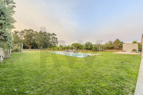 Moradia individual com Piscina terreno de 2661 m2 em Aveleda, Vila do Conde